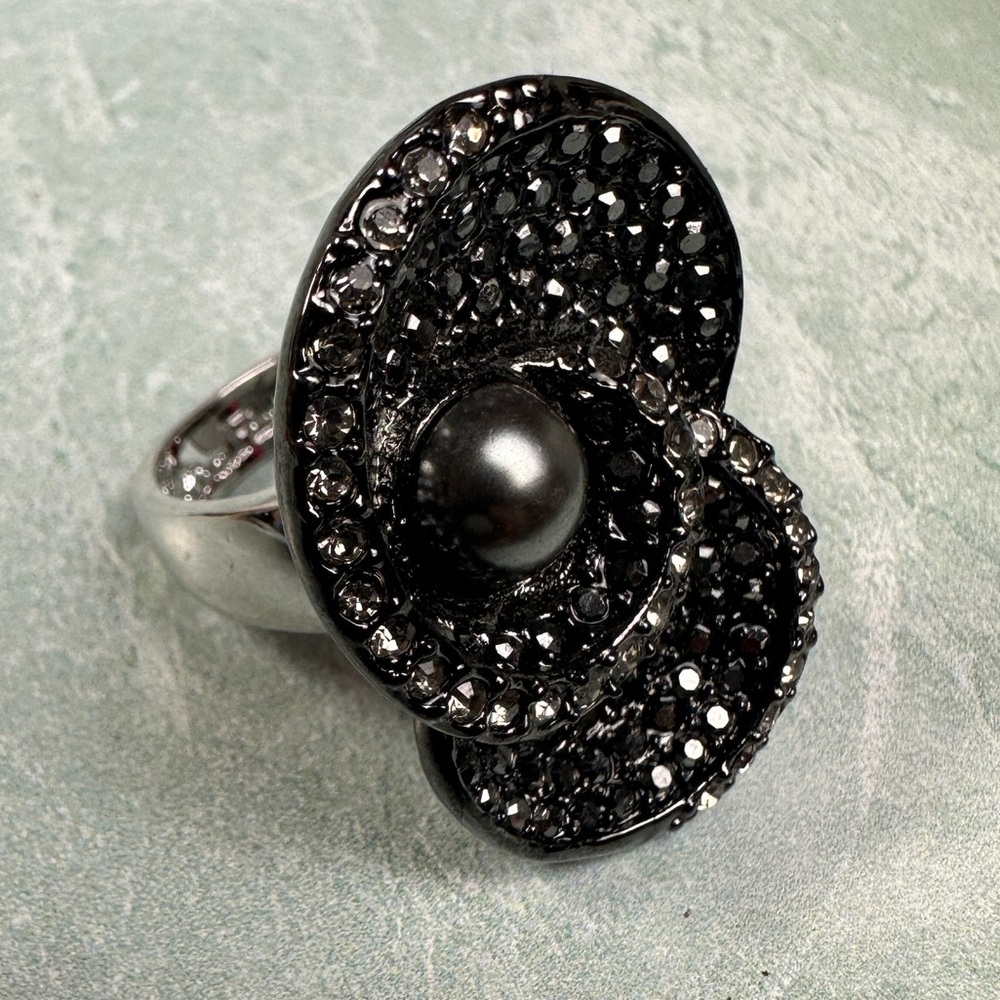Lia Sophia Jenny Resin Pearl Black/Clear Cut Crystals Kiam Family Statement Ring